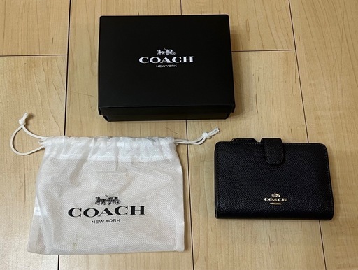 二つ折り財布　coach