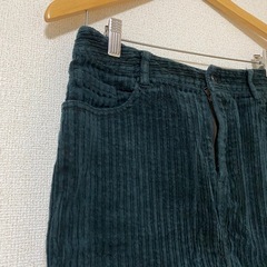 タイトスカート緑の画像