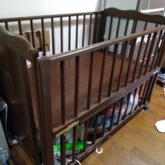 大型　木製ベビーベッド
