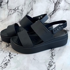 新品❤️クロックス サンダル ブルックリン ロー ウェッジ レディース 厚底 黒 24㎝