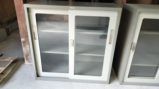 ガラス付キャビネット①　配送可！ 横88cm×奥行40cm×高さ88cm　スチール棚 書庫 棚