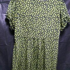 花柄トップスの画像