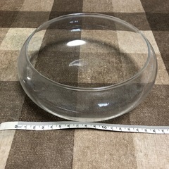 深さ5センチくらいのガラス容器　0円の画像