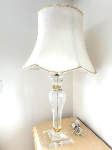 ２２、ランプ　ライト　照明　巨大　豪華　洋風　アンティーク　寝室　ベッドサイド