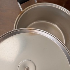 お値下げ中！レア　昭和レトロ花柄(バラ)アルミ両手鍋 大きめの画像