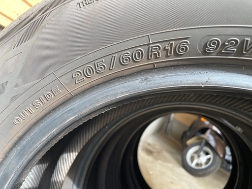 【取引中】夏16インチ 2022年製  ヨコハマBluearth-GT 人気の低燃費タイヤ 205/60R16 中古4本 ノア プリウ
