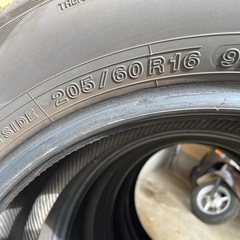 【取引中】夏16インチ 2022年製  ヨコハマBluearth-GT 人気の低燃費タイヤ 205/60R16 中古4本 ノア プリウスα ジューク ステップワゴン アクセラ の画像