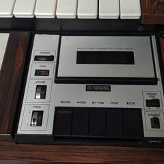 ＃17　鍵付き、カセットデッキ/専用マイク付き　中古ヤマハエレクトーン　の画像