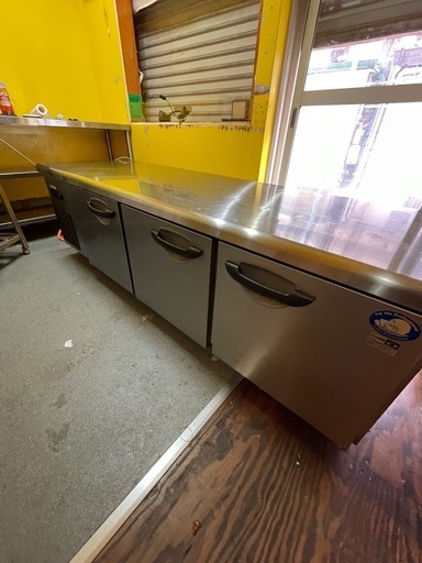 低コールドテーブル冷蔵庫