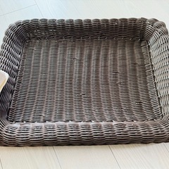 新品・洗えるラタン風スクエアペットベッドの画像