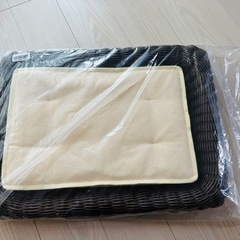 新品・洗えるラタン風スクエアペットベッドの画像
