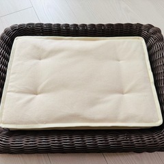 新品・洗えるラタン風スクエアペットベッド