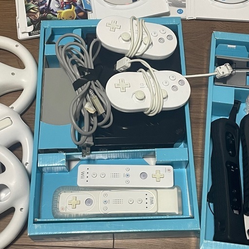Wii本体+ハンドル+4、コントローラ+2、ソフト×2