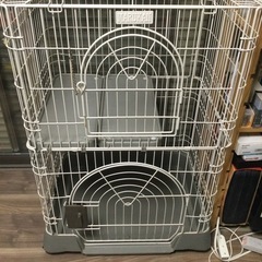 ペットのゲージと水飲み器