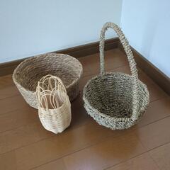 籐？竹ひご？草？で編んだ籠