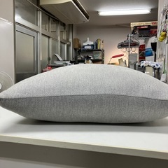 2410-039 ニトリ テイハンパツ ヌードフロアクッション2 汚れあり 中古の画像