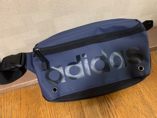 【お取引決定】美品　adidas アディダス　ボディーバッグ　斜め掛け