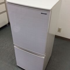 (10/28受渡済)JT9601【SHARP/シャープ 2ドア冷蔵庫】美品 2020年製 SJ-D14F-W 家電 キッチン 冷蔵冷凍庫 右開き 137L つけかえどっちもドア