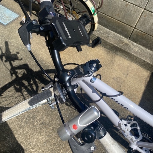 鍵、スマホホルダー、ライト付きクロスバイク
