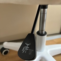 【決まりました】　貝殻型　椅子　オフィスチェア　デスクチェア　昇降機能付き　ホワイト　の画像