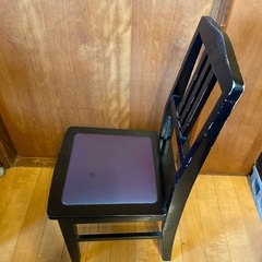 ピアノのイスの画像