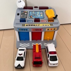 車おもちゃ　緊急車両ステーション