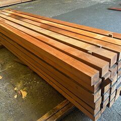 【99％OFF!!・処分価格】天然木ウッドデッキ材　カポール　バンドル売り　材木　90mm*90mm*2700mm～3000mm 36枚入りの画像