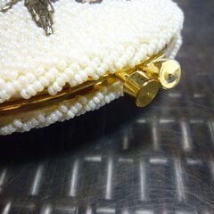 （管理A -５）花がらビーズがま口財布美品の画像