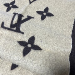 LOUIS VUITTON マフラーの画像