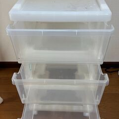 ニトリ　ローラー付き収納ケースの画像