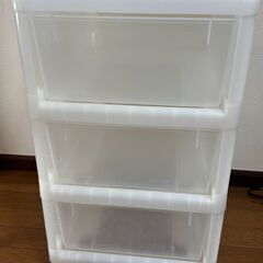 ニトリ　ローラー付き収納ケースの画像
