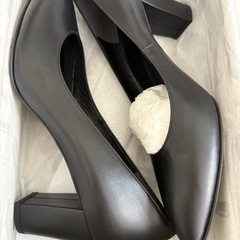 24センチ黒パンプスの画像