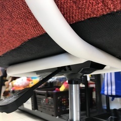 キャスター付き昇降チェア（オレンジ）の画像