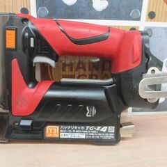 ★値下げしました★ MAX マックス TG-Z4 充電タッカ 中古品 バッテリ18V 5.0Ah一個/充電器付き 【ハンズクラフト宜野湾店】の画像