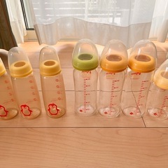 哺乳瓶、哺乳瓶カバー、ベビー服
