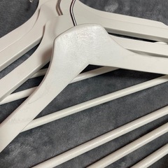 IKEA木製ハンガー20本の画像