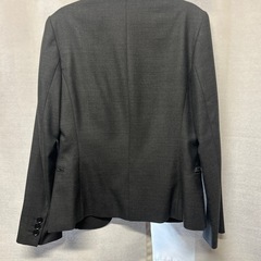 スーツカンパニーのレディーススーツ上下セット(未使用に近い)の画像