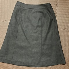 スーツカンパニーのレディーススーツ上下セット(未使用に近い)の画像