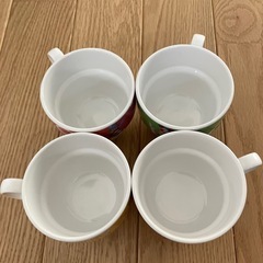 スープカップ4つの画像