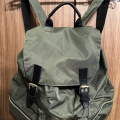 GU リュック　カーキ色　美品の画像