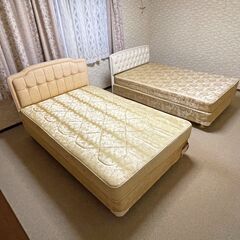 セミダブルベッド2台（1台でも可）