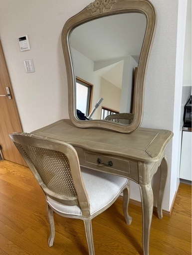 フランスシャビー　アンティークドレッサー