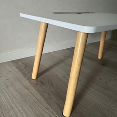 ベットテーブルの画像