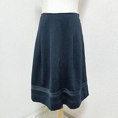 トゥービーシック 美品 スカートセットアップ 黒色 40 スタイルアップ 上品 レディースの画像