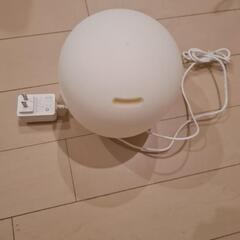 【アロマディフューザー】 球形 暖かい色のランプ付き 電源アダプター付きの画像