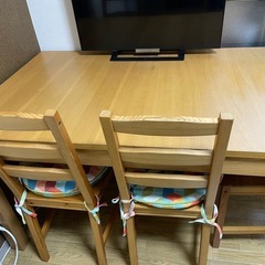 ダイニングテーブルの画像