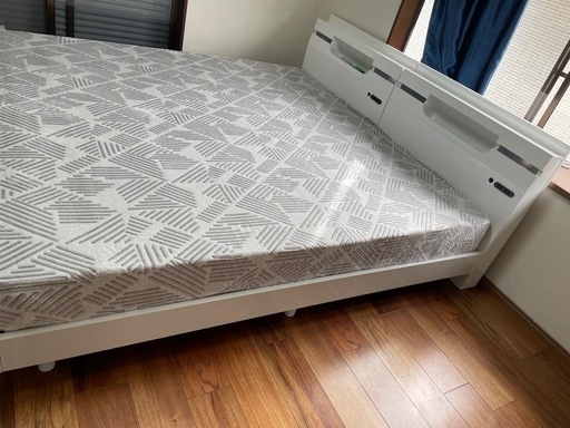 シングルベッド×2、マットレス付き