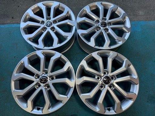 状態良好 トヨタ カローラクロス 純正 17インチ 6.5j +35 PCD114.3 スタッドレス用にも 新品ゴムバルブサービス