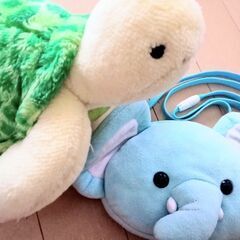 【中古】水色 ぞうさん ぬいぐるみ ポシェット (定期入れ付き)、亀 ぬいぐるみ 2個セットの画像