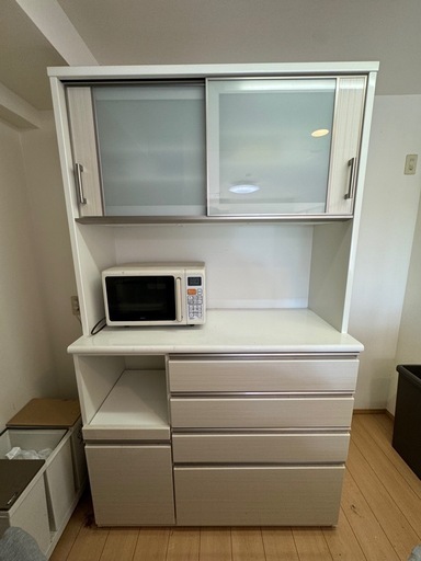 食器棚（ニトリ）・電子レンジ
